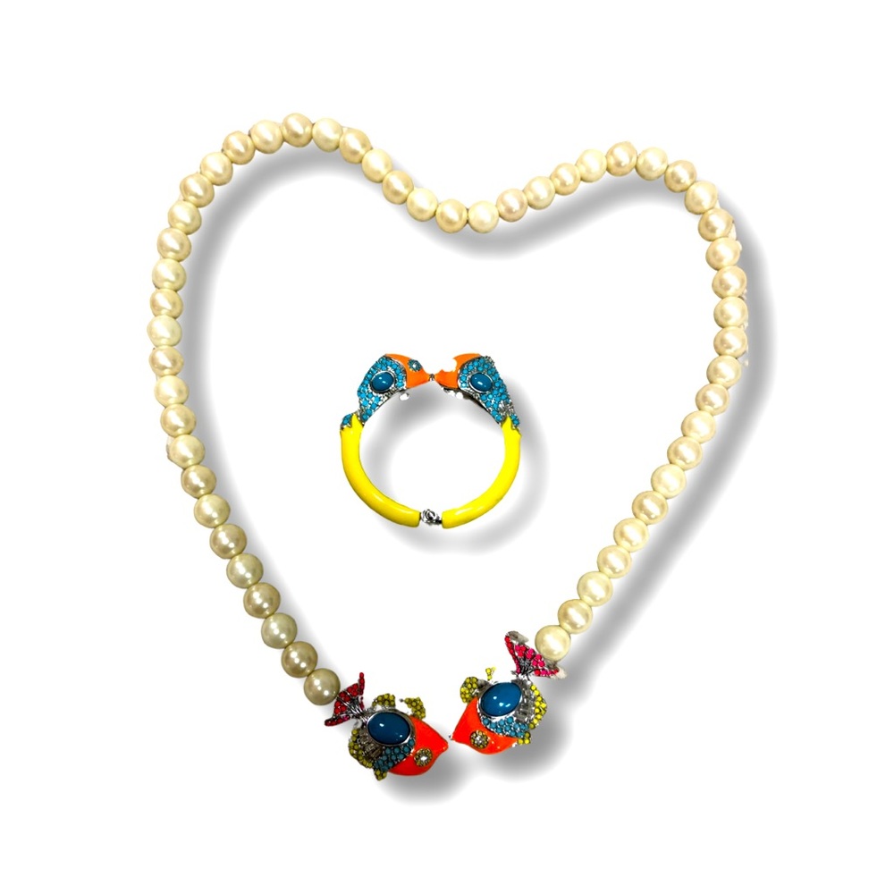 Ann Taylor retail store jewelry kissing fish pearl set